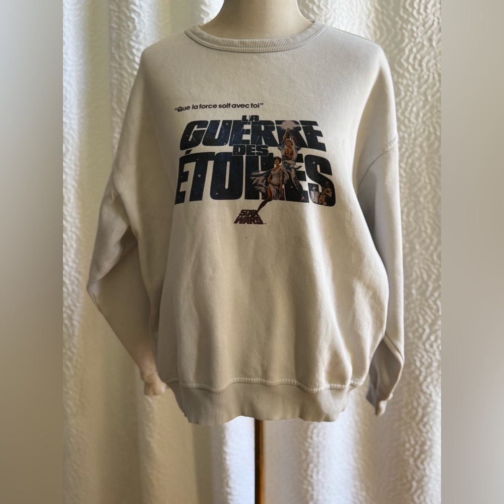 ⭐ Star Wars “La Guerre des Étoiles” Graphic Sweatshirt – French Edition